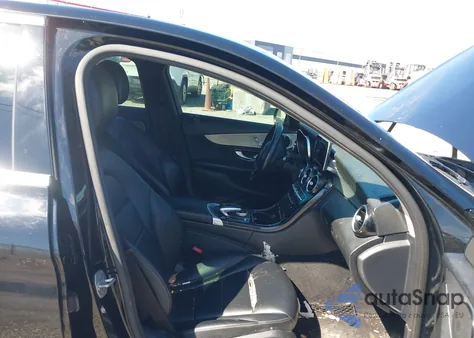 2016 Mercedes-Benz C 300 z USA, uszkodzony, nr VIN 55SWF4JB7GU168843